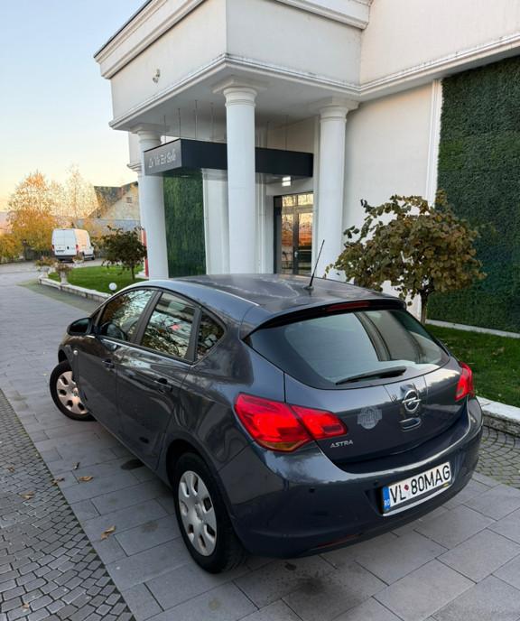 2010 Opel Astra J 1 4i Proprietar Masina buna km putini 3 400 eur