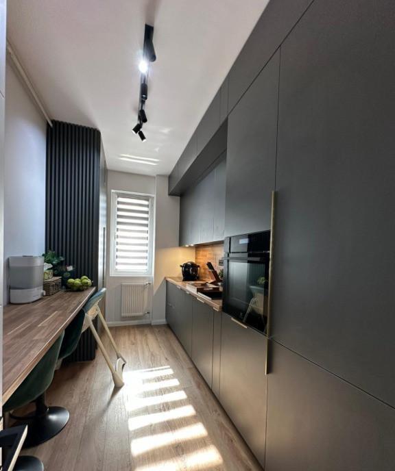 metrou Apartament 2 camere decomandat gradina proprie