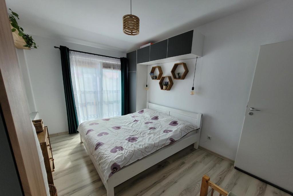 Apartament 2 camere semidecomandat zona Eroilor