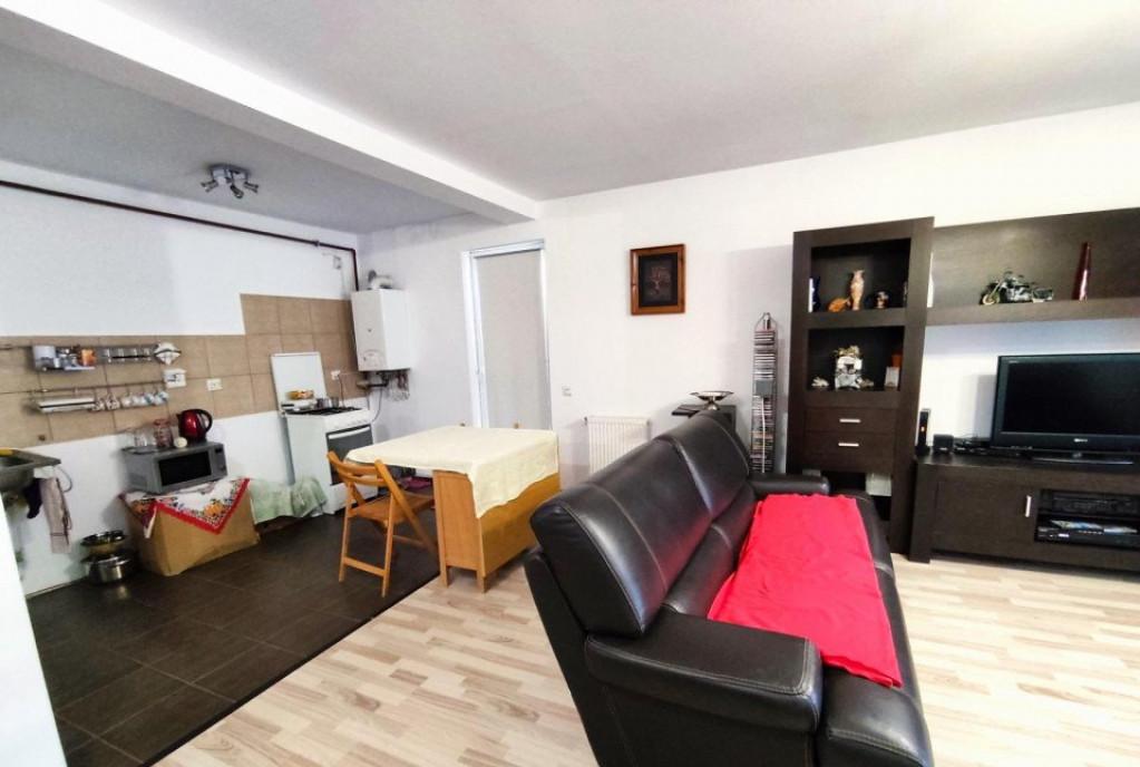 Apartament 3 camere 82mp 60mp pod cu cf 2 bai parcare z