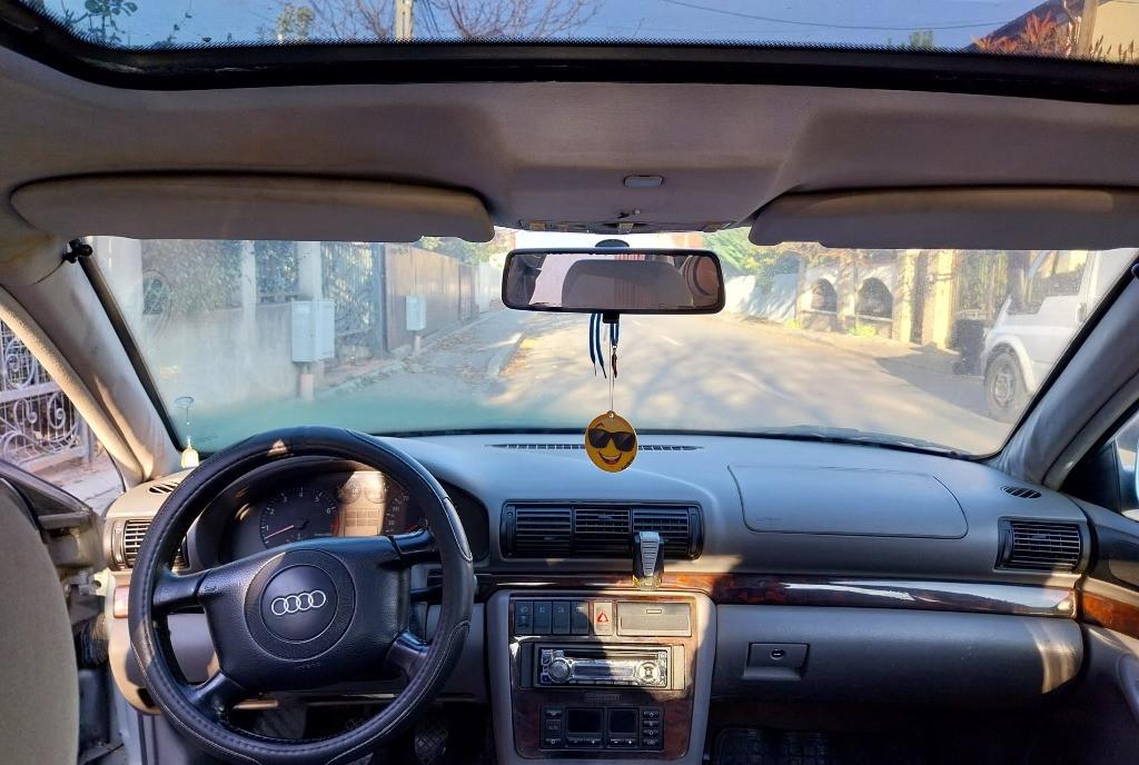 Audi A4 fabricatie 1998 Benzina1 8 215 000 km 650 eur