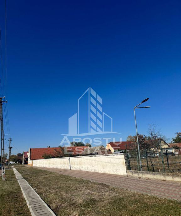 Casa cu teren de 1 600 mp in Checea langa primarie