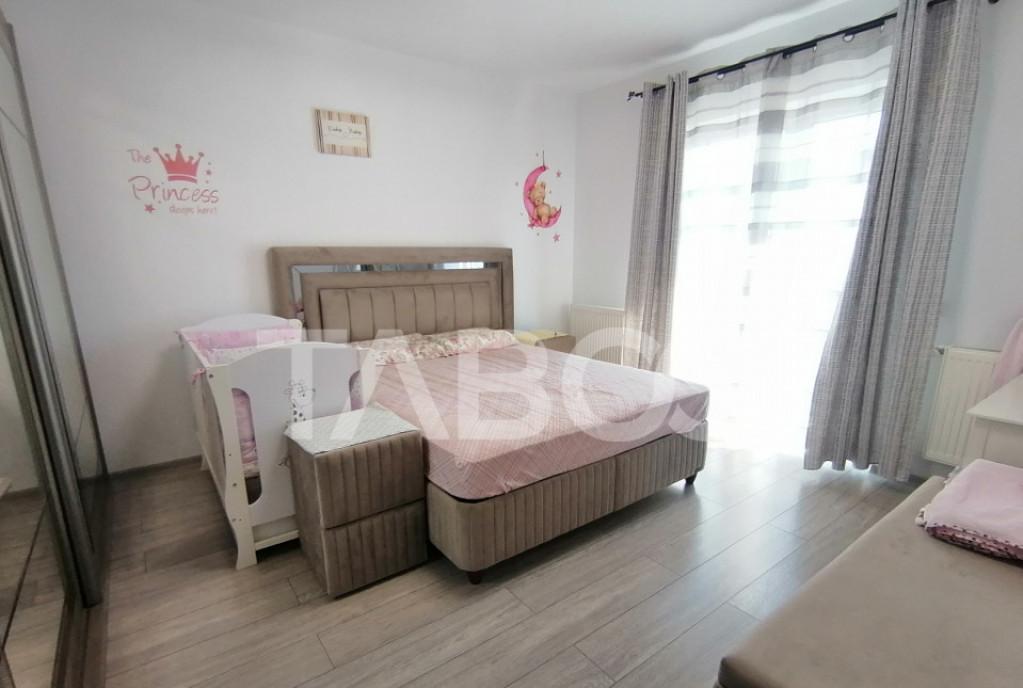 Apartament decomandat de vanzare 3 camere parcare balcon Arh