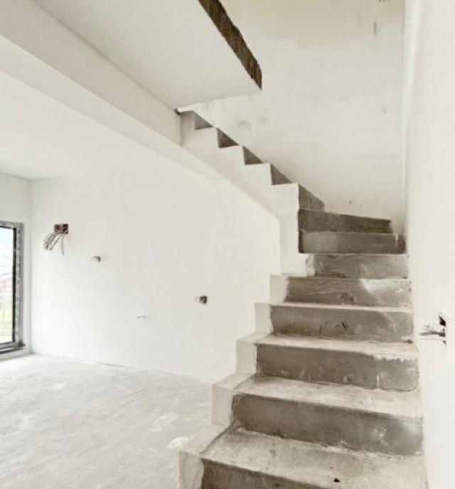 Vila P 1 5 camere zona centrala Lumina