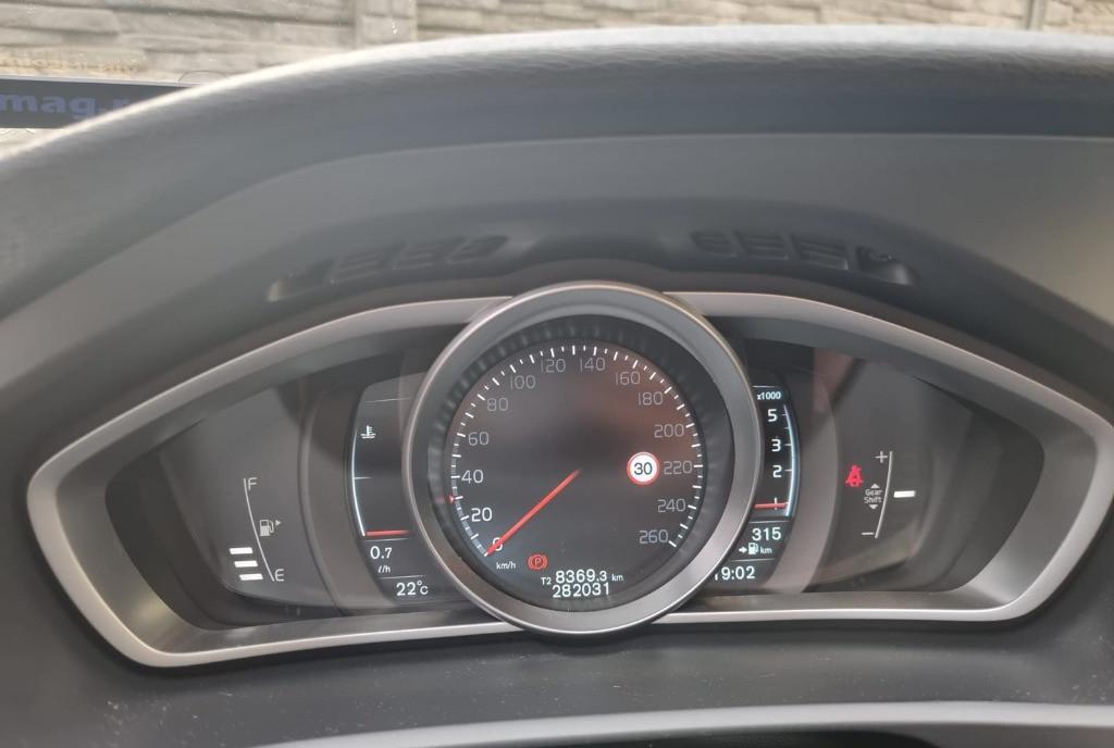 Volvo D4 190 cp momentum 8 000 eur