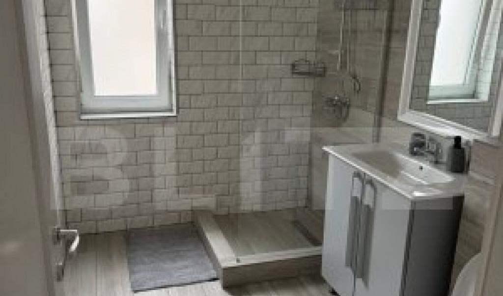 Casa cu 3 camere 80 mp curte proprie de 250 mp zona Grig