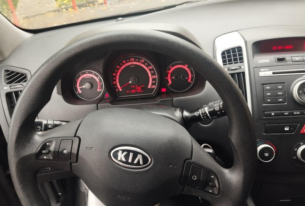 KIA Ceed 2011 1 4 2 300 eur