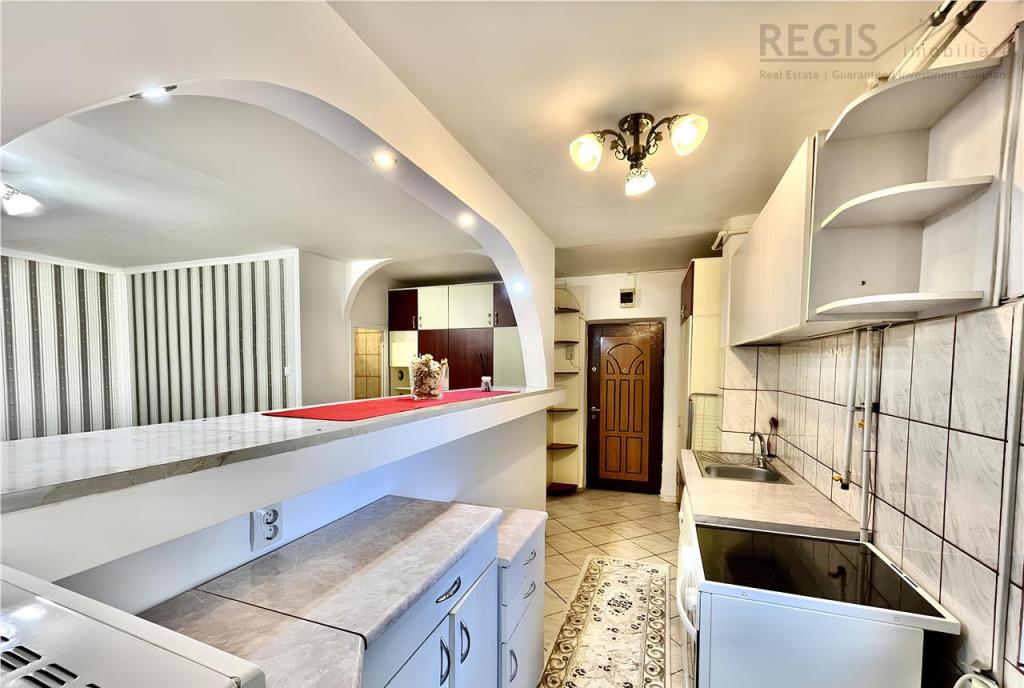 Garsoniera la Etaj Intermediar in Bartolomeu str De Mijloc