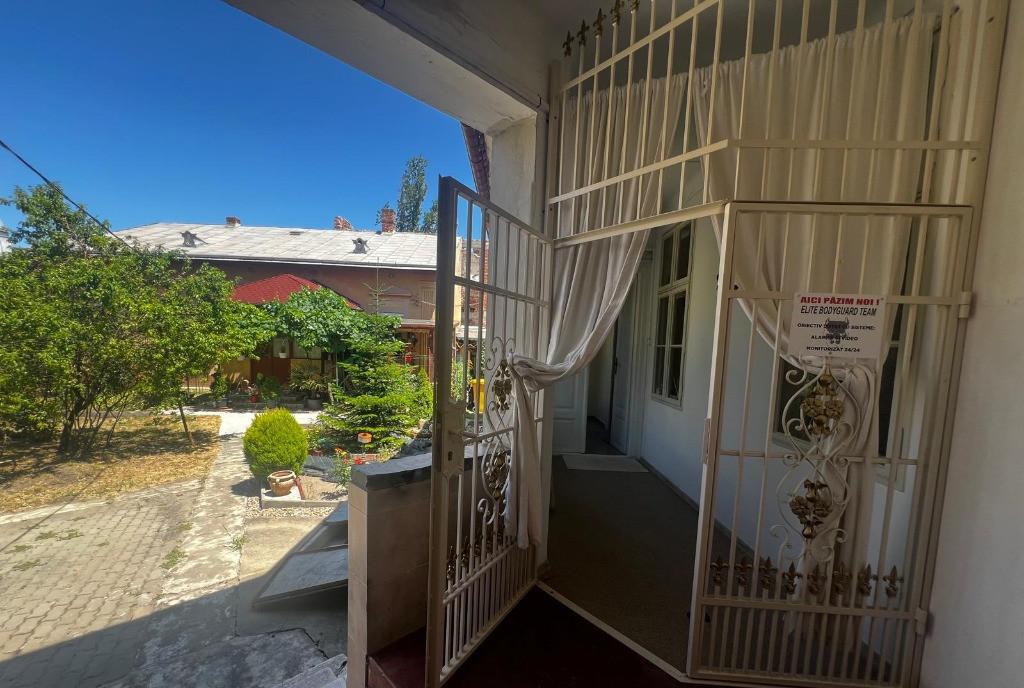 Apartament 2 camere ultracentral la curte