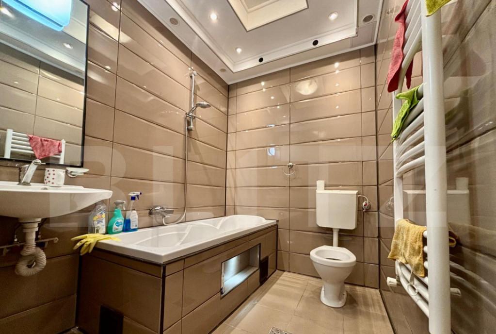 Apartament 2 camere decomandat 53 50 mp cladire istorica