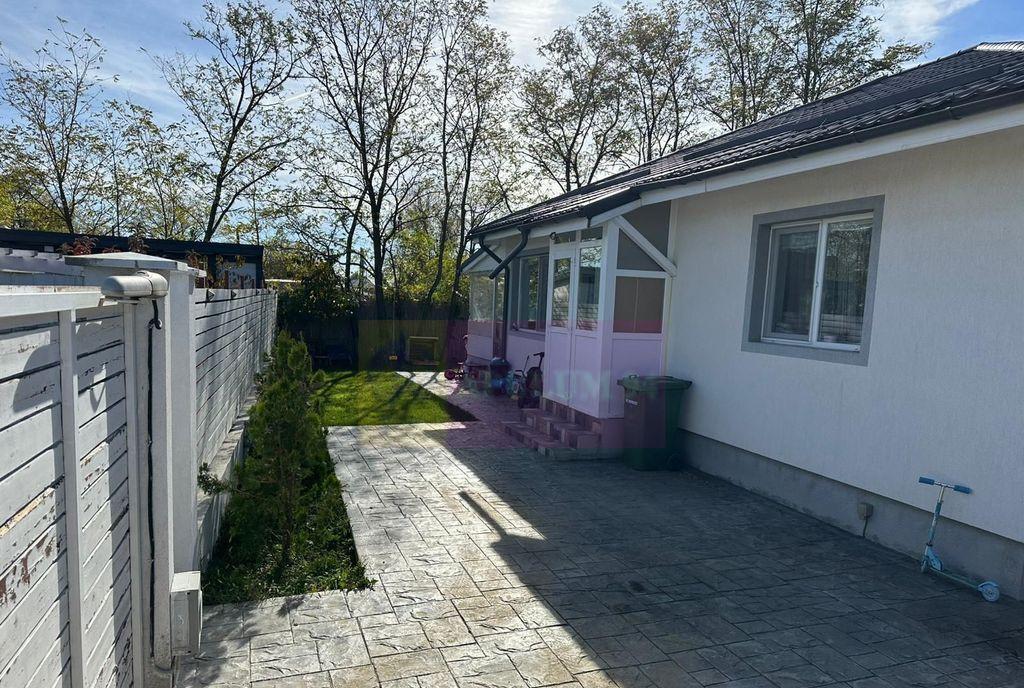 Casa 3 camere dependinte curte 380 Sabareni