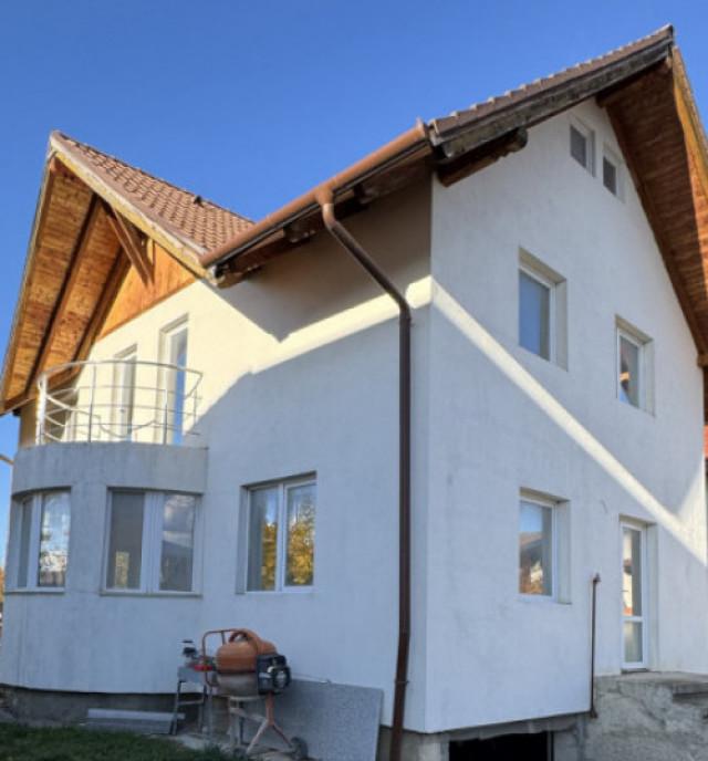 Casa noua 4 camere 190 mp teren in Ghimbav