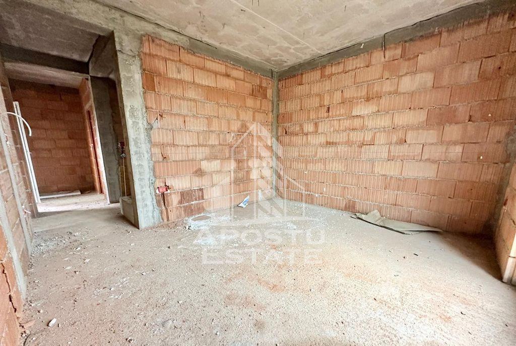 Duplex despartit prin baie si hol cu 3 dormitoare si dres