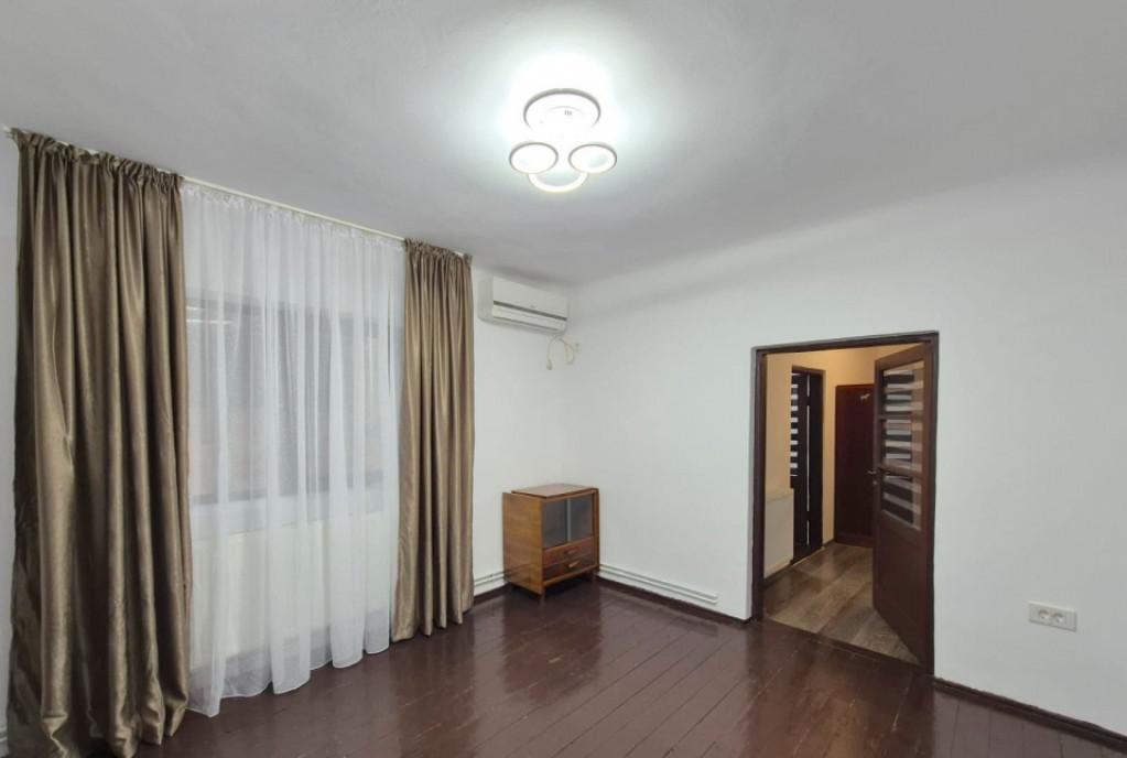 Casa parter 45mp utili si curte proprie langa Parcul Reg