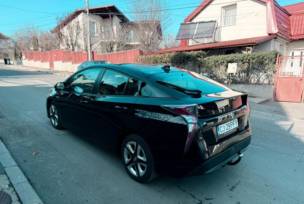 Toyota Prius hybrid 13 900 eur