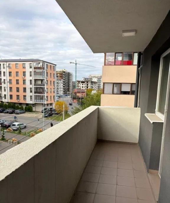 3 Camere Decomandat Metrou Aparatori Loc Parcare inclus