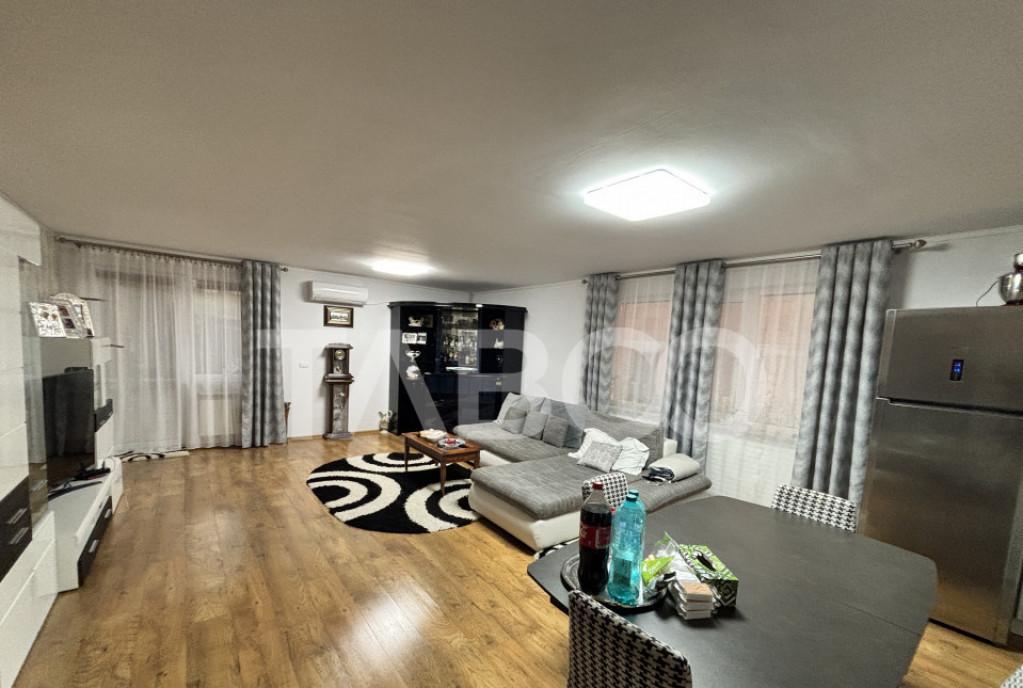 Casa cu 4 camere 2 bai carport teren 297 mp Sibi