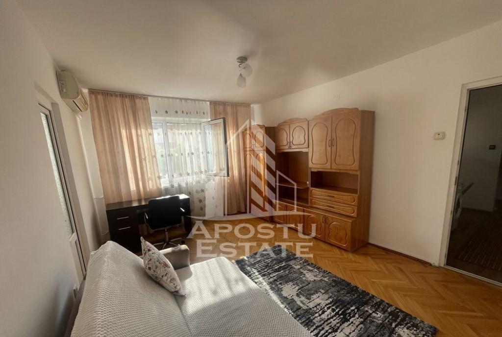 Apartament cu 2 camere decomandat zona Soarelui