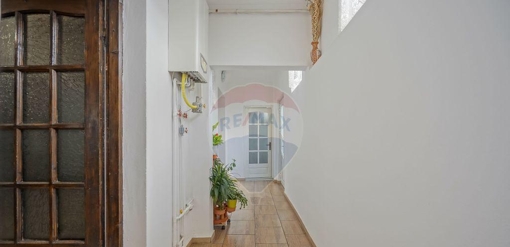 Spatiu pentru afaceri si casa de locuit de vanzare in z