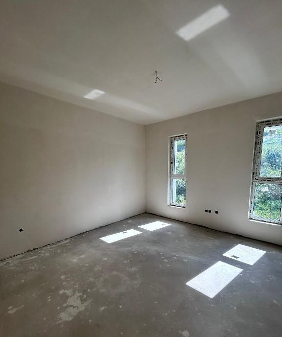 Casa triplex de vanzare in floresti - confort si eleganta