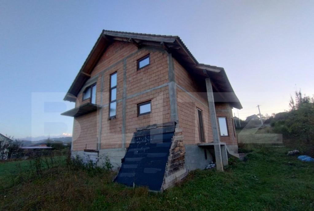 Casa 4 camere P E 730mp teren str Subcetate liniste soare terasa