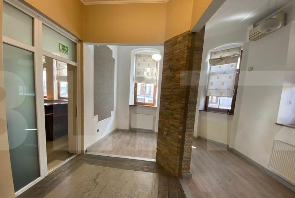 Apartament cu 8 camere 315 mp pentru clinica birou sau lo