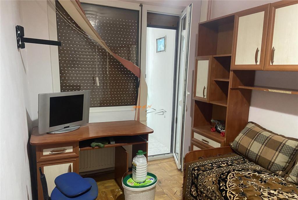 Apartament 3 camere zona cartier Sud 52 mp decomandat