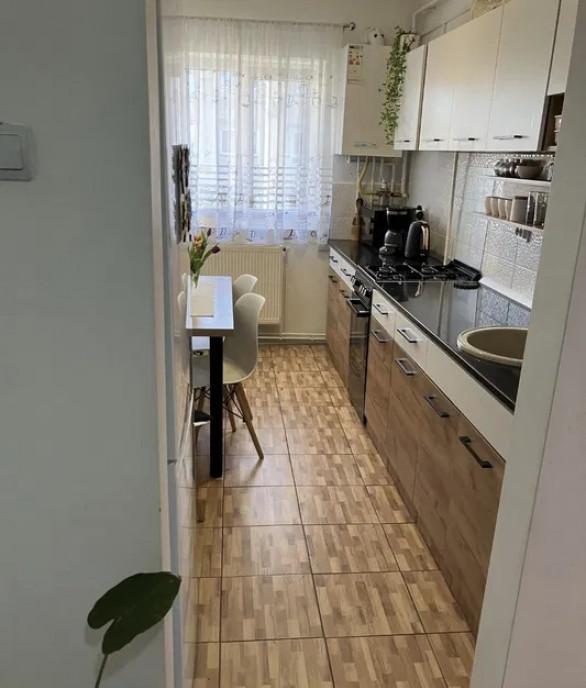 Apartament 3 camere decomandate zona Craiter