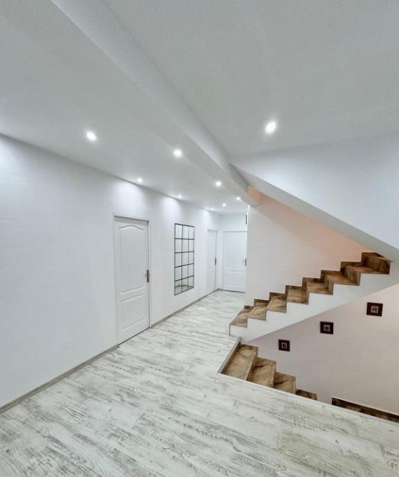 Proprietar vila in Breazu