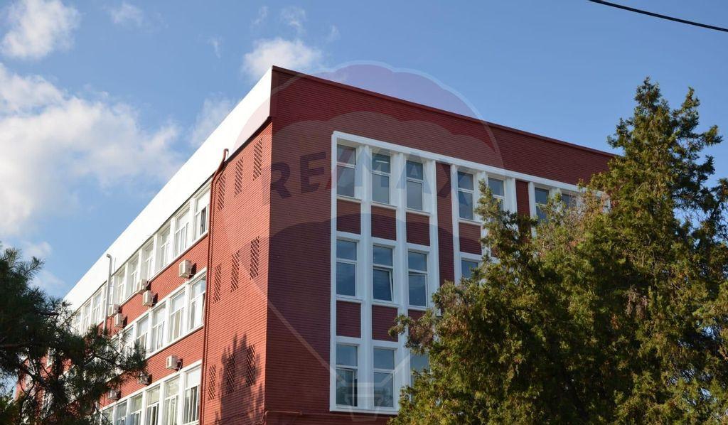 Spatiu de birouri de 4 000mp de vanzare in zona Indust