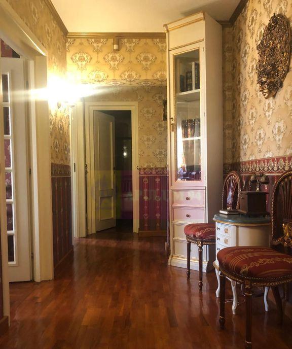 Apartament unic decorat in stil clasic baroc zona Cam