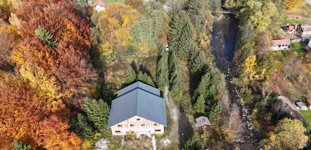 Pensiune 16 camere teren 7000mp Valea Avrigului