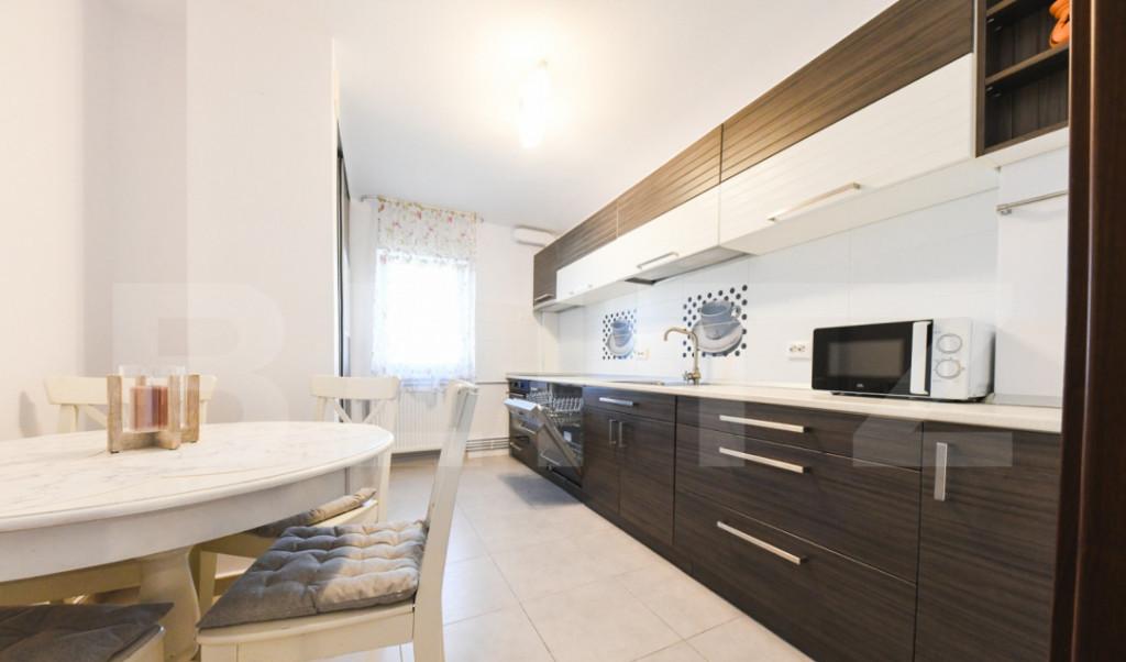 Apartament 4 camere decomandat parcare zona Centrala