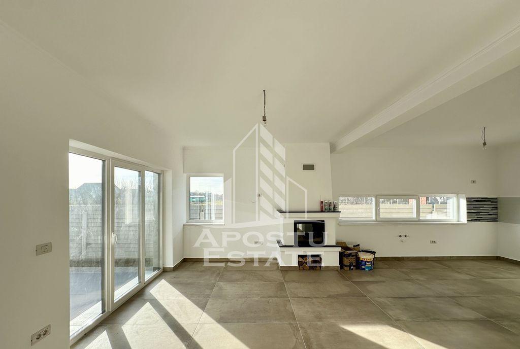 Jumatate de duplex cu 4 camere teren 325 mp Becicherecu