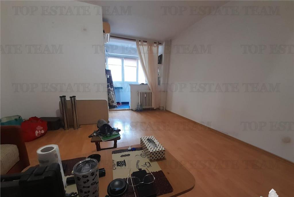 Bd Basarabiei Parcul National Garsoniera in bloc Anvelo