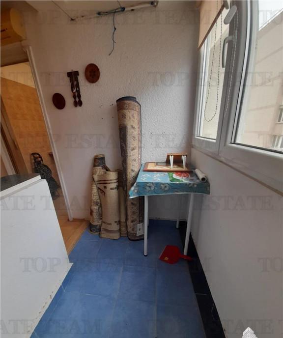 Bd Basarabiei Parcul National Garsoniera in bloc Anvelo