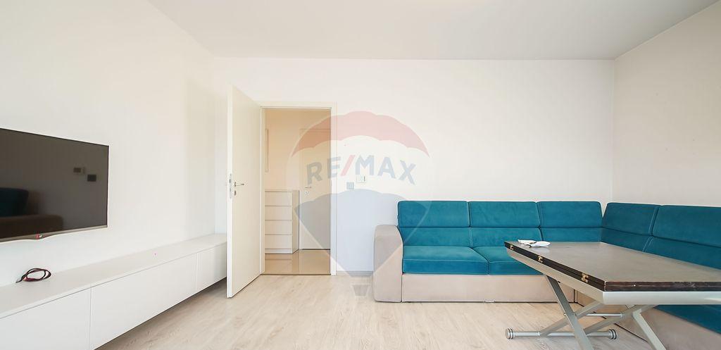 De vanzare spatiu in care lumina spune doar jumatate