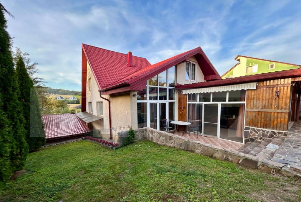 Casa cu design deosebit situata intr o zona linistit