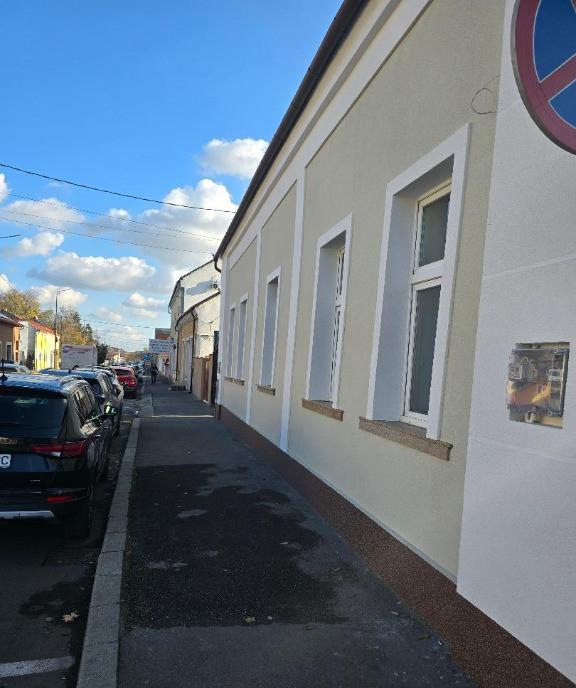 Sp birou la casa central lux 2 cam dep baie intr auto