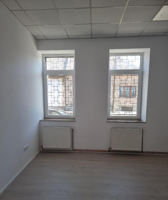 Sp birou la casa central lux 2 cam dep baie intr auto