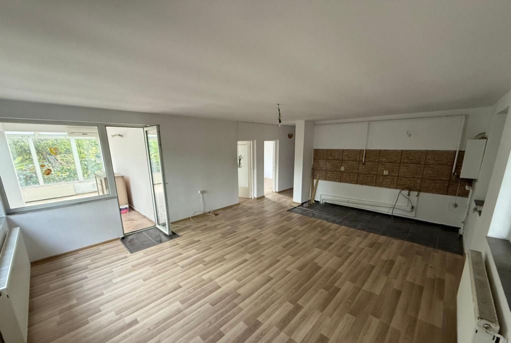 Apartament 3 camere in casa tip vila cu terasa extinsa