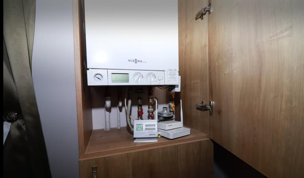 Apartament 2 cam ultracentral cladire istorica Str Republicii Oradea