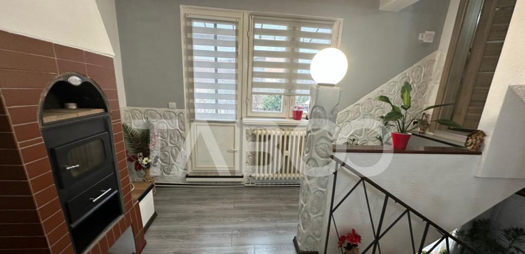 Apartament 4 camere cu curte si pivnita la casa zona Lazaret