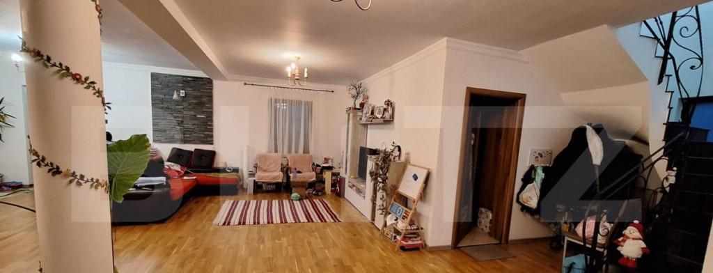 Casa cu 5 camere 240 mp zona Lazuri