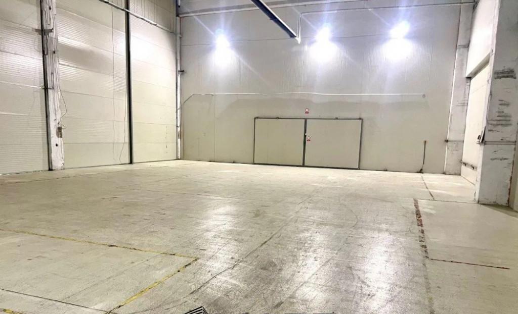 Cladire birouri si hala 8600mp zona industriala est