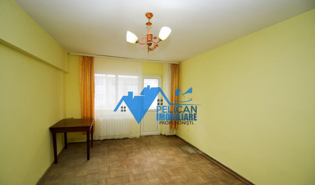 Pelican 2 camere decomandat etaj 2