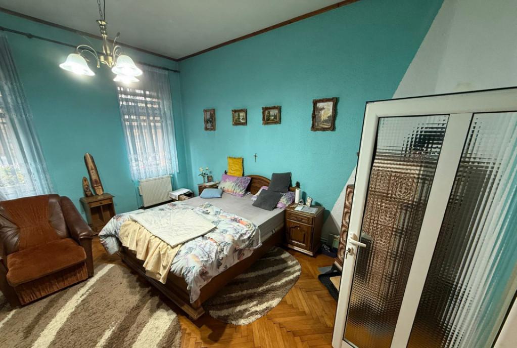 Casa cu garaj si 2 seminee langa Parcul Mare - Str