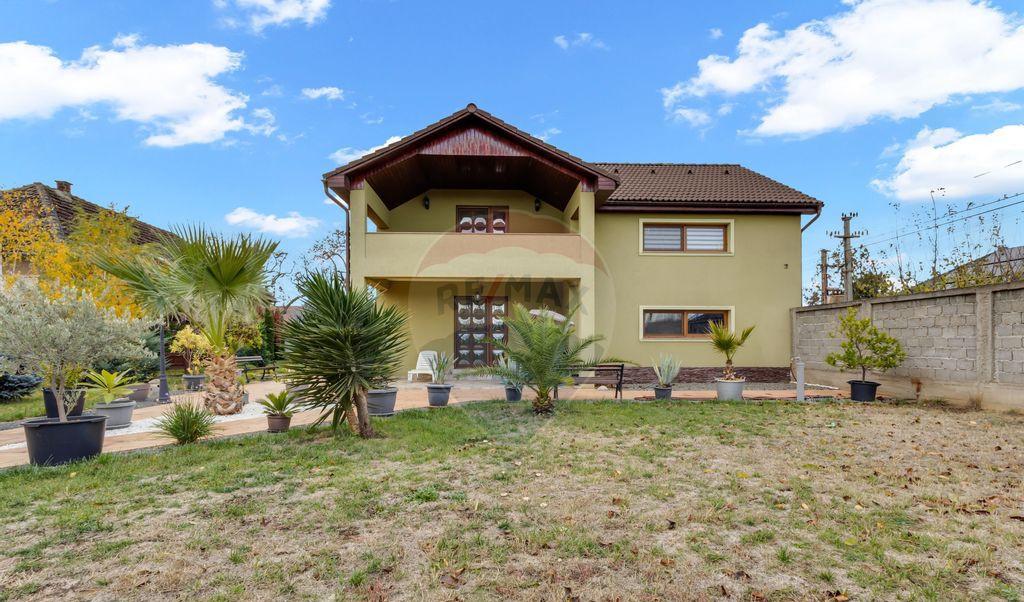 Casa noua pe colt si teren 1079 mp de vanzare in Macea A