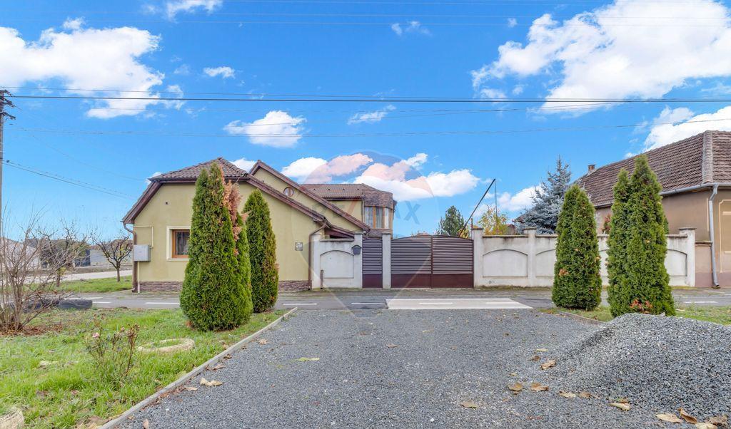 Casa noua pe colt si teren 1079 mp de vanzare in Macea A