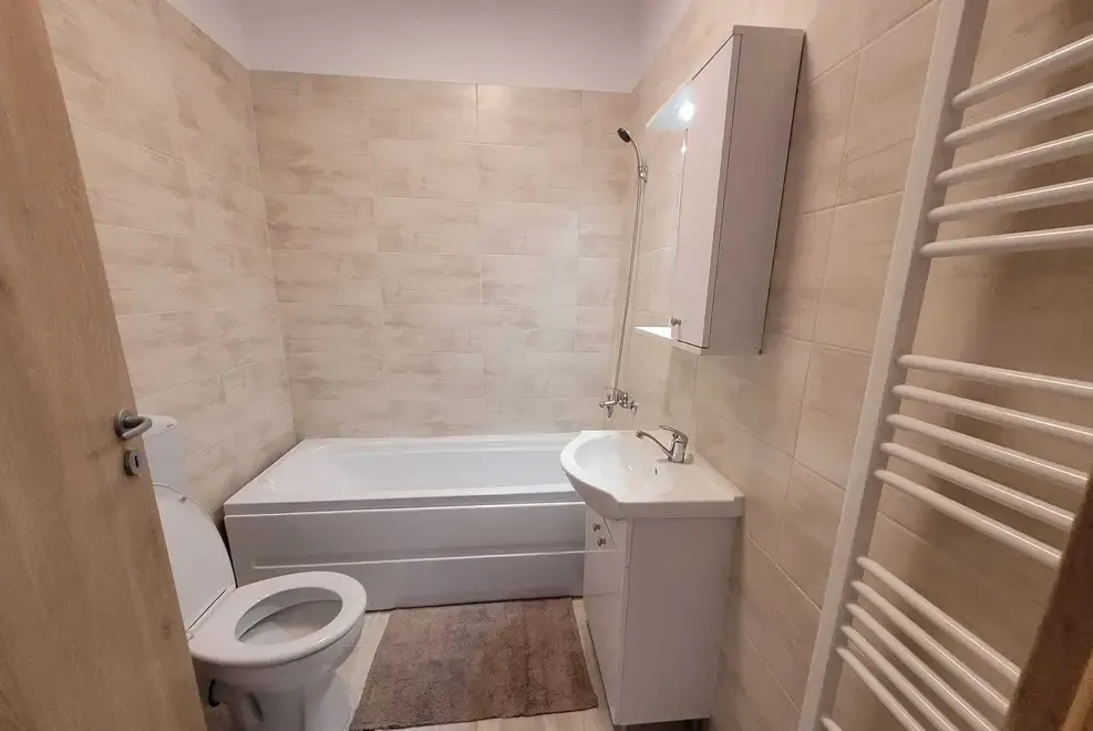 Garsoniera de vanzare Regie